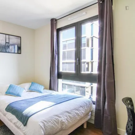 Rent this 5 bed room on 7 Avenue de l'Alsace-Lorraine in 92500 Rueil-Malmaison, France