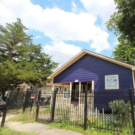 Buy this 4 bed house on 268 North Estelle Street in Houston, TX 77003
