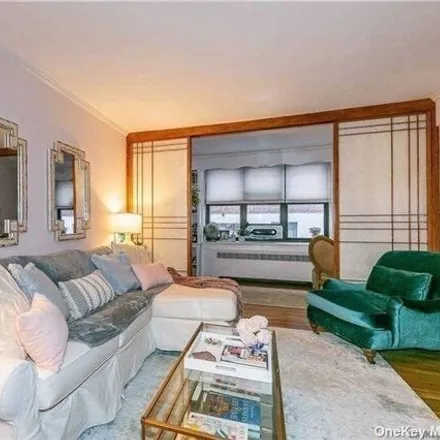 Image 1 - 1 Town House Pl Apt 1B, Great Neck, New York, 11021 - Townhouse for sale