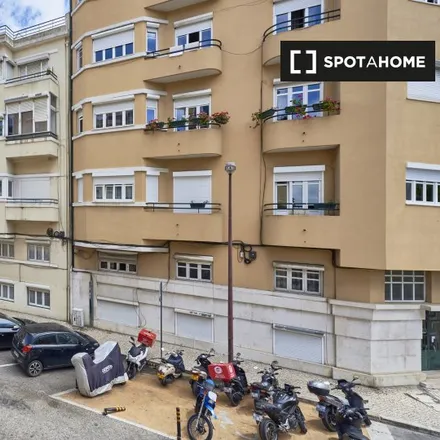 Image 6 - Matricauto, Avenida Óscar Monteiro Torres 50-A, Lisbon, Portugal - Room for rent