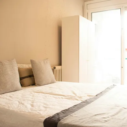 Rent this 4 bed room on Carrer d'Aragó in 344, 08009 Barcelona