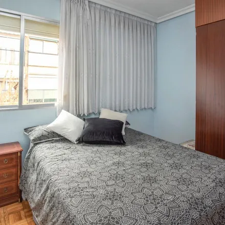 Rent this 3 bed apartment on Madrid in Calle de Armenteros, 25