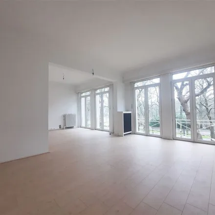 Rent this 4 bed apartment on Fauconnerie - Valkerij in Boulevard du Souverain - Vorstlaan, 1170 Watermael-Boitsfort - Watermaal-Bosvoorde
