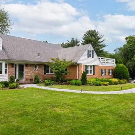 Rent this 4 bed house on 11 Bostwick Lane in Village of Old Westbury, North Hempstead