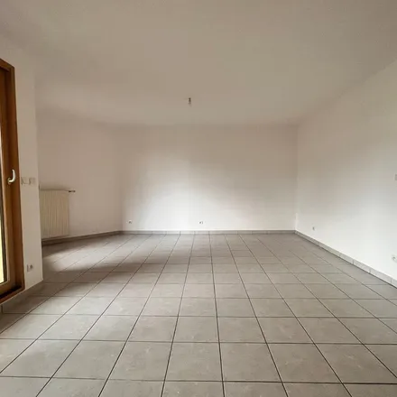 Rent this 4 bed apartment on 48 Avenue Léon Blum in 69150 Décines-Charpieu, France