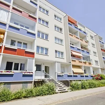 Rent this 3 bed apartment on Amsterdamer Straße 30 in 06128 Halle (Saale), Germany
