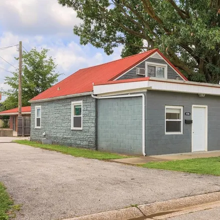 Buy this 3 bed house on 1736 Hall Street in Owensboro, KY 42303