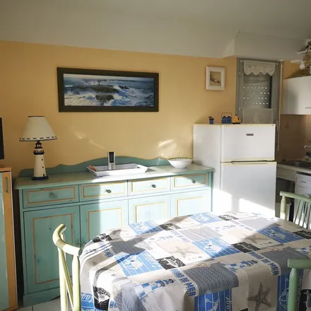 Rent this 2 bed apartment on Café Brassé in Quai Jules Sandeau, 44510 Le Pouliguen