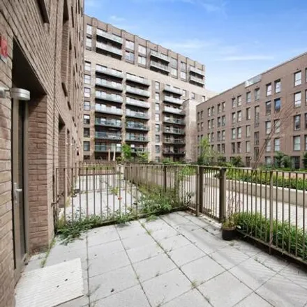 Image 9 - Cantwell House, Memorial Walk, London, E13 9GL, United Kingdom - Townhouse for sale