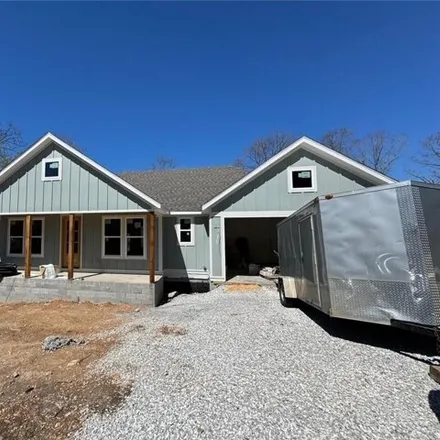 Buy this 3 bed house on 14 Peebles Lane in Bella Vista, AR 72714