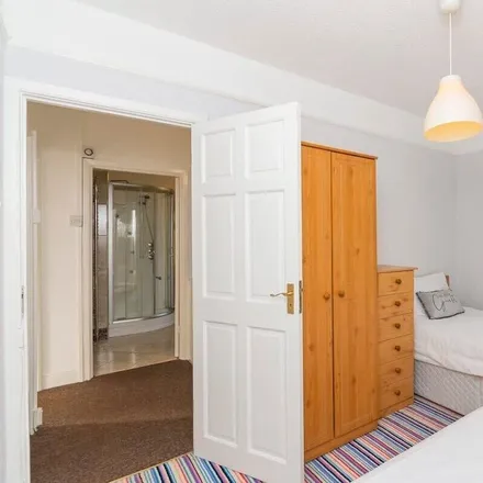 Image 2 - Neath Port Talbot, SA13 3ET, United Kingdom - Apartment for rent