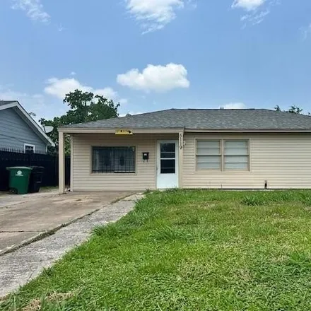 Rent this 3 bed house on 5165 Willow Glen Drive in Houston, TX 77033
