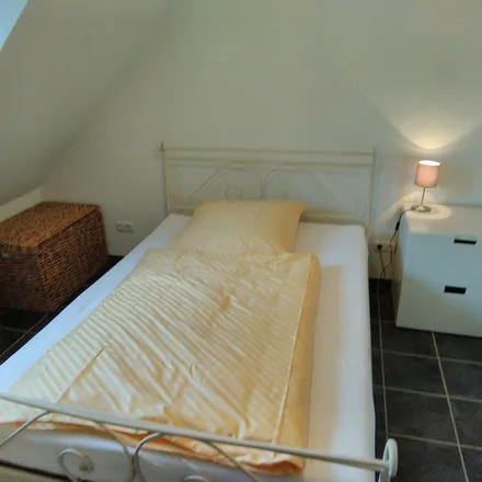 Rent this 2 bed apartment on Nordstraße 74 in 50733 Cologne, Germany