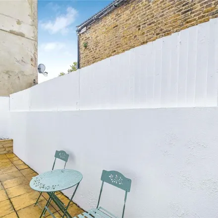 Rent this 4 bed townhouse on Mendora Road in London, SW6 7HE