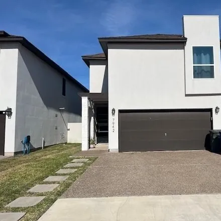 Rent this 3 bed condo on Elka Loop in Laredo, TX 78045