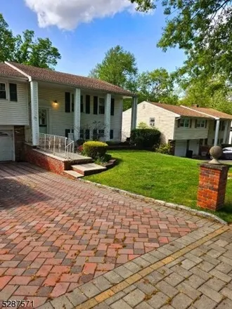 Image 5 - 26 Colonial Woods Drive, West Orange, NJ 07052, USA - House for sale