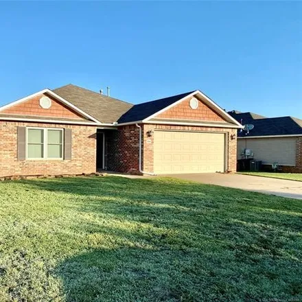 Buy this 3 bed house on 7072 South 254th East Avenue in Broken Arrow, OK 74014