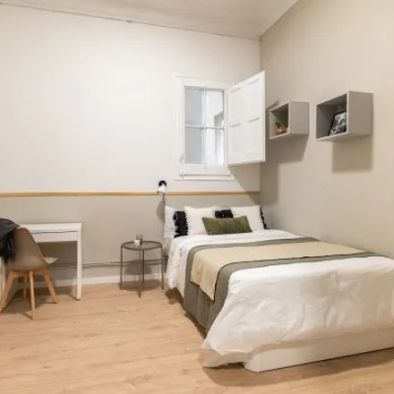 Rent this 3 bed room on Carrer de Balmes in 364, 08006 Barcelona