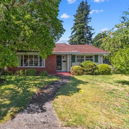 Image 2 - 327 NE 105th Ave, Portland, Oregon, 97220 - House for sale