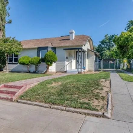 Image 2 - 4357 East McKenzie Avenue, Fresno, CA 93702, USA - House for sale