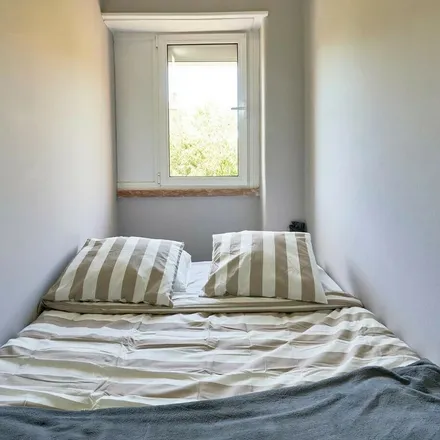 Rent this 6 bed apartment on Avenida Eduardo Jorge 29 in 2700-306 Amadora, Portugal