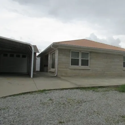 Buy this 2 bed house on 207 State Street in Carmi, IL 62821
