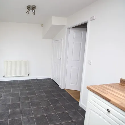 Image 3 - Kingfisher Drive, Wombwell, S73 0UX, United Kingdom - Townhouse for rent