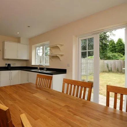 Image 3 - Brackendale Close, Englefield Green, TW20 0UL, United Kingdom - Townhouse for rent