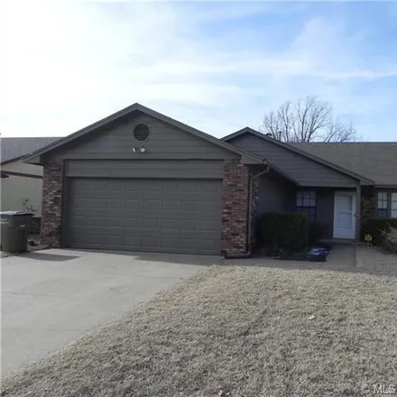 Rent this 3 bed house on 13418 South 89th East Avenue in Bixby, OK 74008