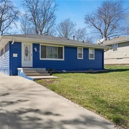 Buy this 3 bed house on 3424 Southwest 7th Street in Des Moines, IA 50315