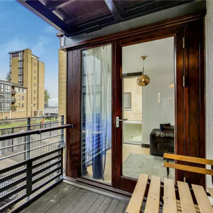 Image 2 - Lewis House, Cold Harbour, London, E14 9NL, United Kingdom - Room for rent