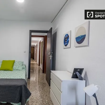 Rent this 5 bed room on NaturHouse in Avinguda de Campanar, 16015 Valencia