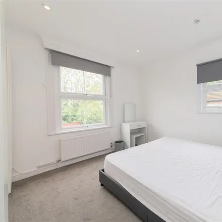 Image 6 - 28, 30 Mountfield Road, London, N3 3NP, United Kingdom - Apartment for rent