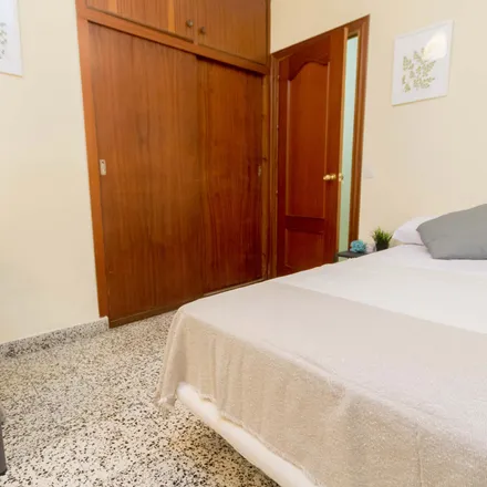 Rent this 4 bed room on Pasaje Sondalezas in 5, 29010 Málaga