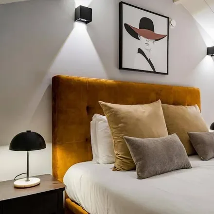 Rent this 2 bed apartment on Porto in Avenida de Portugal, 36700 Tui