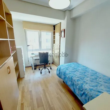 Rent this 3 bed apartment on Campus de los Catalanes in Calle Catedrático Gimeno, 33007 Oviedo