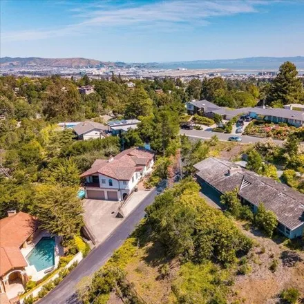 Image 3 - 34 Howland Hill Lane, San Mateo County, CA 94010, USA - House for sale