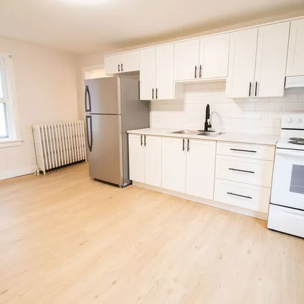 Rent this 3 bed apartment on 22 Albert Street in Welland, ON L3B 3K2