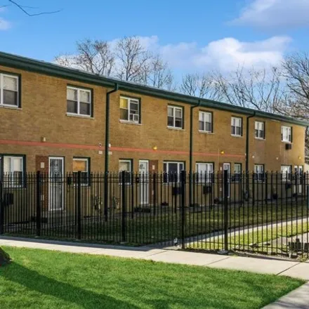 Buy this 2 bed condo on 7010 South East End Avenue in Chicago, IL 60649