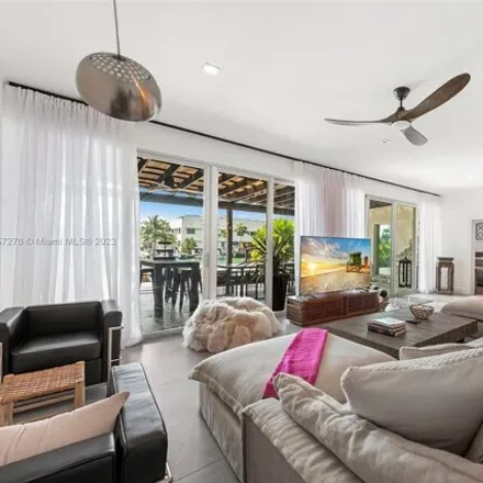 Image 5 - 970 South Shore Drive, Isle of Normandy, Miami Beach, FL 33141, USA - House for sale