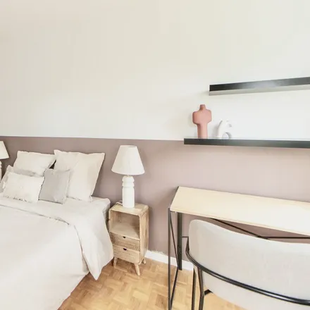Image 4 - 1bis Rue Volta, 92800 Puteaux, France - Apartment for rent
