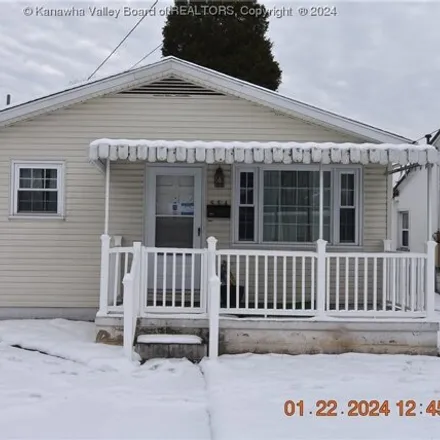 Buy this 3 bed house on 556 17th Street in Dunbar, WV 25064