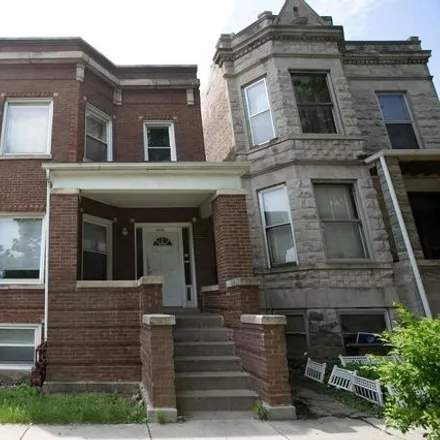 Rent this 2 bed condo on 4007-4009 West Lexington Street in Chicago, IL 60624