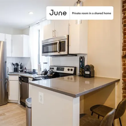 Rent this 1 bed room on Freshy's Deli in 941 Columbus Avenue, New York