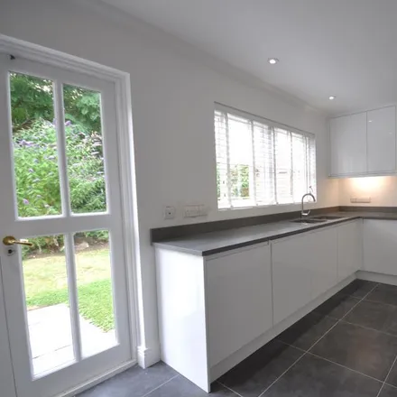 Image 2 - Lime Tree Walk, Virginia Water, GU25 4SW, United Kingdom - House for rent