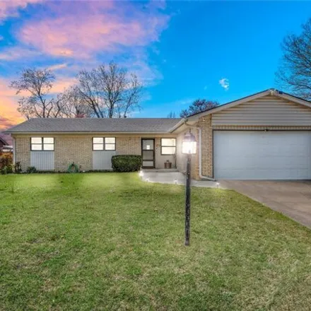 Buy this 3 bed house on 2380 South Hickory Avenue in Broken Arrow, OK 74012