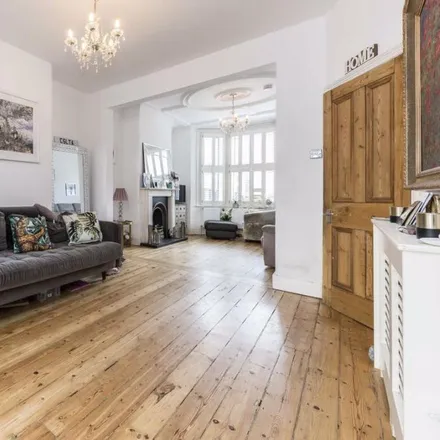 Image 3 - 41 Overdale Road, London, W5 4TU, United Kingdom - Townhouse for rent