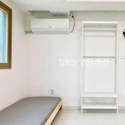 Rent this studio apartment on 서울특별시 강남구 대치동 959-8