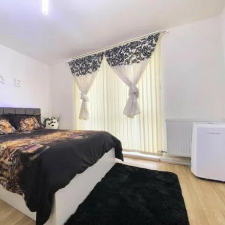 Buy this 1 bed apartment on Buckingham Road in London, HA8 6NN