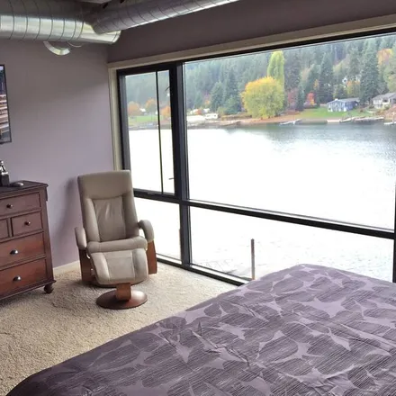 Rent this 2 bed condo on Coeur d'Alene in ID, 83815